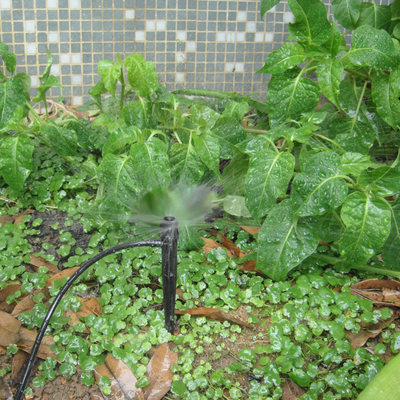 Sprinkler d'irrigation agricole en plastique en ingénierie avec un rayon de pulvérisation de 0 à 1,3 M