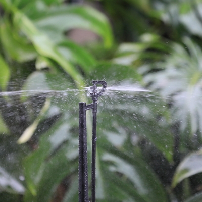 150 à 300 KPA Pression Triangle de type G Agriculture rotatif Micro-jet Sprinkler et facile