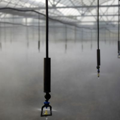 Boussole d'atomisation par réfraction d'irrigation de jardin avec pulvérisateur de contrôle de la pression d'eau