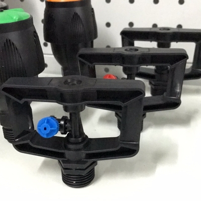 Micro-arroseurs à connexion rapide pour l'agriculture et les solutions d'irrigation goutte à goutte des vergers