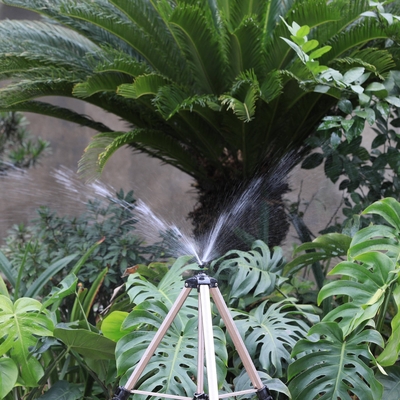 Sprinkler à rotation à double buse pour jardin en plastique d'ingénierie durable