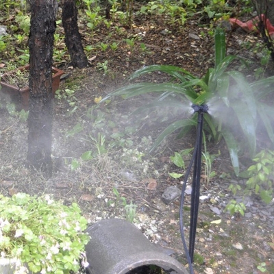 Microsprincteur à 4 sorties pour équipements d'irrigation agricoles et forestiers