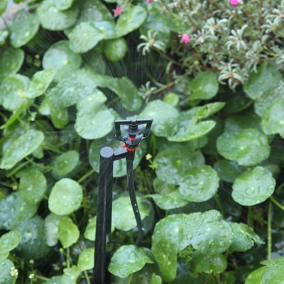 Système de pulvérisation personnalisé à 360 degrés pour l'irrigation agricole dans les micro-serres