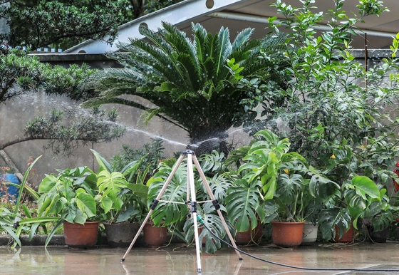 Sprinkler à rotation à double buse pour jardin en plastique d'ingénierie durable